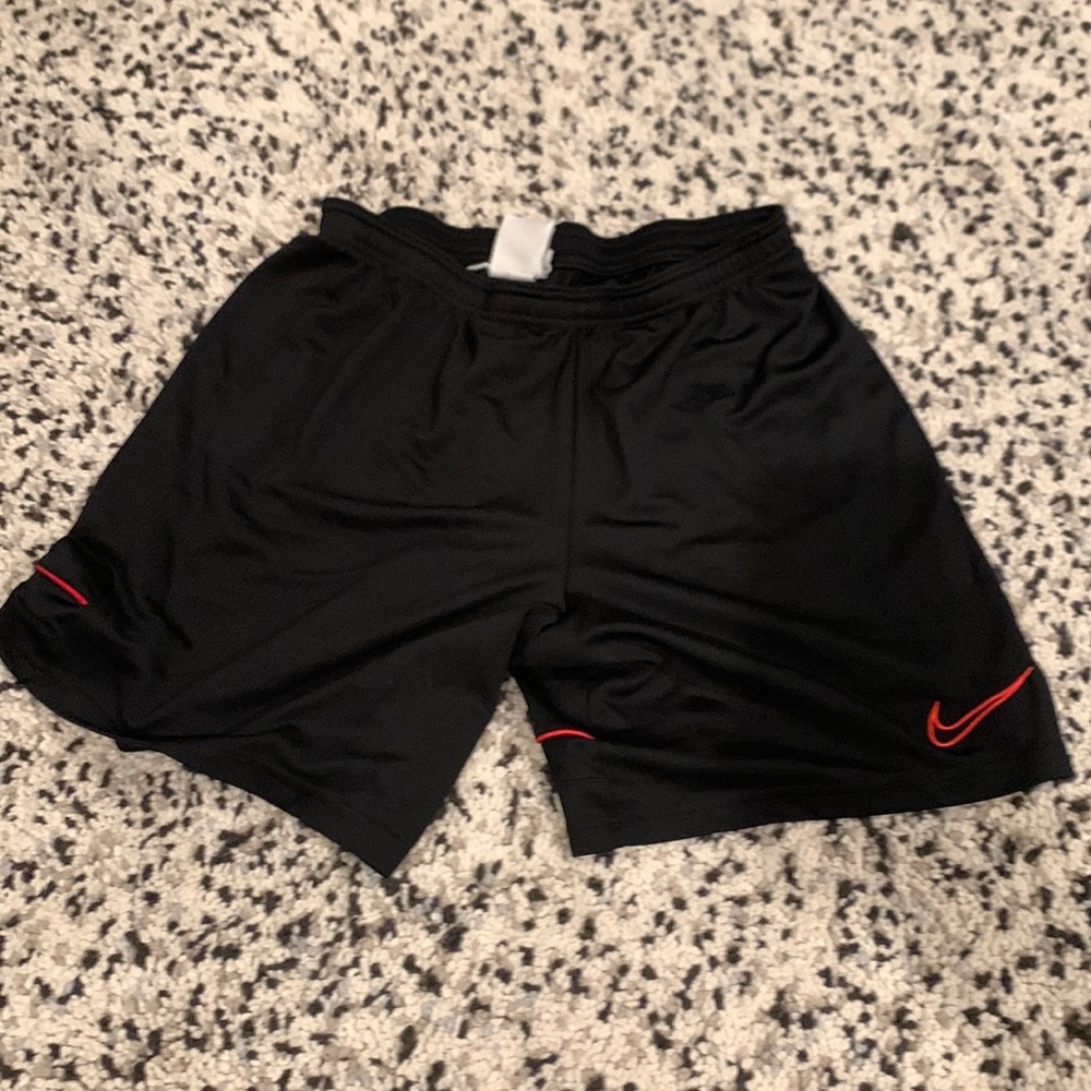 Nike soccer shorts L